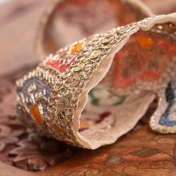 チロリアンテープ　メーター売 - 金糸が美しい　　更紗模様のゴーダ刺繍〔幅:約5.5cm〕 -お城の壁 - サブ5