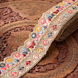 チロリアンテープ　メーター売 - 金糸が美しい　　更紗模様のゴーダ刺繍〔幅:約5.5cm〕 - マカロンフラワーの商品写真