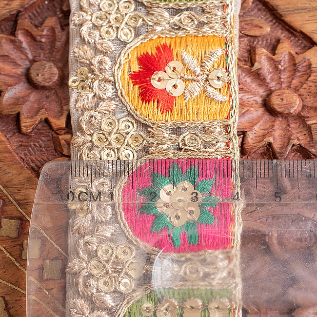 チロリアンテープ　メーター売 - 金糸が美しい　　更紗模様のゴーダ刺繍〔幅:約4.2cm〕 - 壁画の中の南国植物 7 - 横幅はこのくらいです