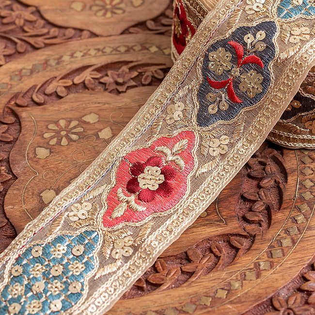 チロリアンテープ　メーター売 - 金糸が美しい　　更紗模様のゴーダ刺繍〔幅:約5.7cm〕 - 宮殿のお庭 2 - 他にはないとても素敵な雰囲気。No.1です。