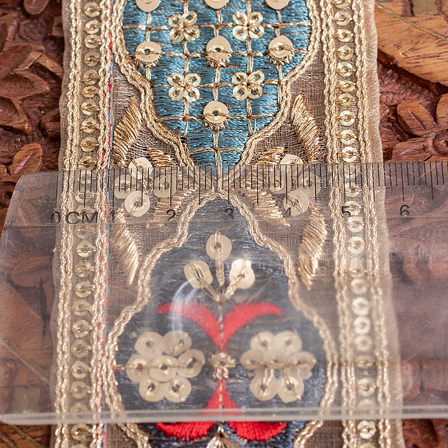 チロリアンテープ　メーター売 - 金糸が美しい　　更紗模様のゴーダ刺繍〔幅:約5.7cm〕 - 宮殿のお庭 7 - 横幅はこのくらいです