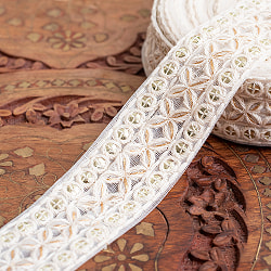 チロリアンテープ　メーター売 - 柔らかなコットンに金糸が美しい　　スパンコールとゴーダ刺繍〔幅:約3.5cm〕 - 四つ葉 - サブ2