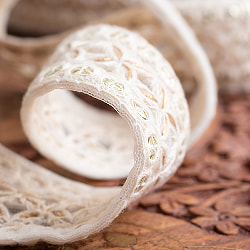 チロリアンテープ　メーター売 - 柔らかなコットンに金糸が美しい　　スパンコールとゴーダ刺繍〔幅:約3.5cm〕 - 四つ葉 - サブ5