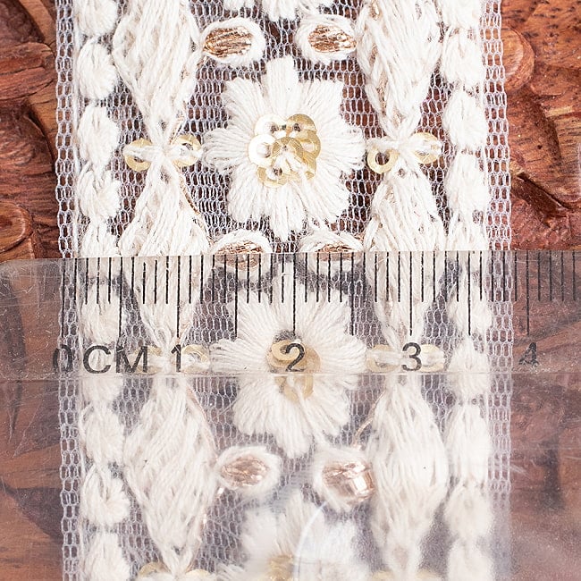 チロリアンテープ　メーター売 - 柔らかなコットンに金糸が美しい　　スパンコールとゴーダ刺繍〔幅:約.3.8cm〕 - お花とダイヤ 7 - 横幅はこのくらいです