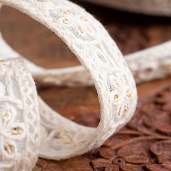 チロリアンテープ　メーター売 - 柔らかなコットンに金糸が美しい　　スパンコールとゴーダ刺繍〔幅:約2.5cm〕 - お花とミラー - サブ5