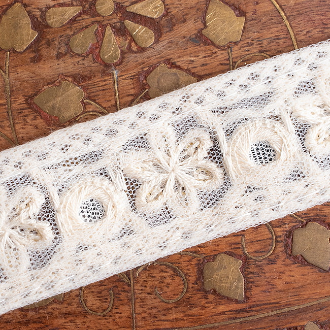 チロリアンテープ　メーター売 - 柔らかなコットンに金糸が美しい　　スパンコールとゴーダ刺繍〔幅:約2.5cm〕 - お花とミラー 6 - 裏面はこちら