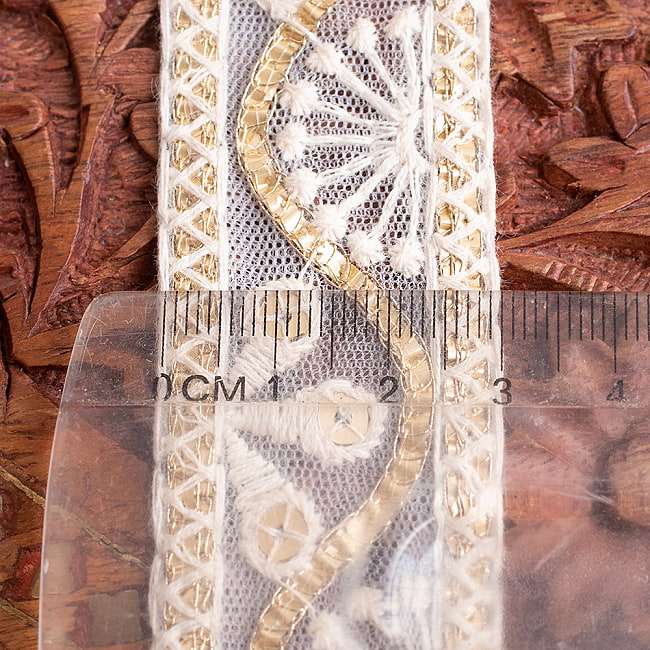 チロリアンテープ　メーター売 - 柔らかなコットンに金糸が美しい　　スパンコールとゴーダ刺繍〔幅:約3cm〕 - サンライズ 7 - 横幅はこのくらいです