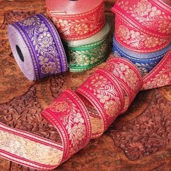 〔各色あり〕〔メーター売り〕チロリアンテープ　メーター売 - 美しい光沢感　更紗模様ブロケード〔幅:約5.8cm〕