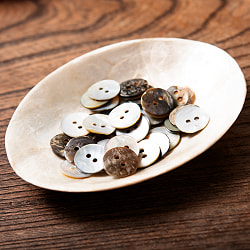 貝から作られたボタン シェルボタン[2穴：20gセット-30個程度]  - 約15mm - サブ2