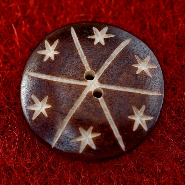 水牛の角ボタン[5個セット] - 約3cm - 星・丸 2 - 表面です。
