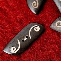 水牛の角ボタン[5個セット]-約4.5cm×約1.5cm - 横長ぐるぐるの商品写真
