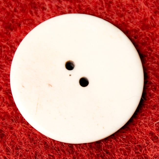 水牛の角ボタン[5個セット]- 約3.5cm  - 白波 3 - 裏面です。