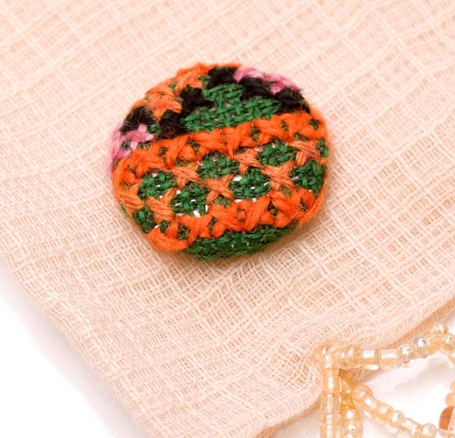 モン族の刺繍ボタン【直径:25mm 3個セット】 - オレンジ・グリーン系の写真