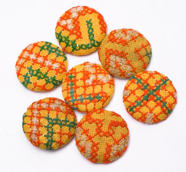 モン族の刺繍ボタン【直径:40mm 3個セット】 - 黄系 3 - ちょっとづつデザインが異なりますので、ご理解ください。