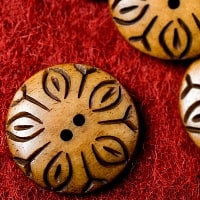 水牛の角ボタン[5個セット] - 約2.5cm - 茶・丸の商品写真