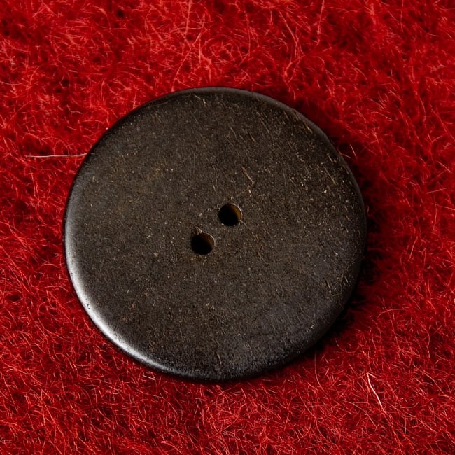 水牛の角ボタン[5個セット] - 約3.3cm - 黒・丸・ツブ 3 - 裏面です。