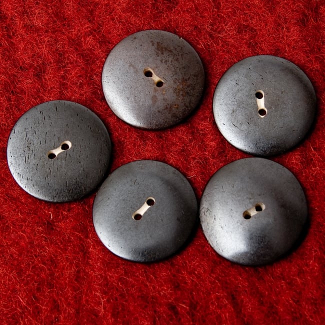 水牛の角ボタン[5個セット] - 約3.5cm - 黒平ら 5 - ボタンは5個セットでお送りします。
