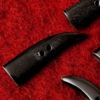 水牛の角ボタン[5個セット] - 約4cm×約0.7cm細角