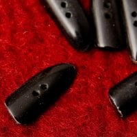 水牛の角ボタン[5個セット] - 約3.5cm×約1.2cm小角