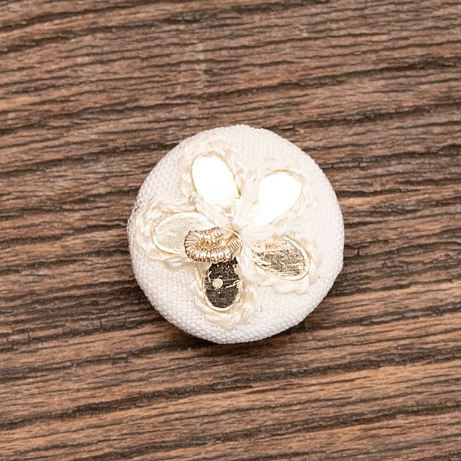 【6個入】インドの小さなくるみボタン　キラキラお花 10 - No.7　ホワイト