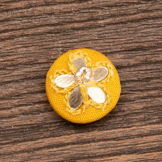 【6個入】インドの小さなくるみボタン　キラキラお花 6 - No.3　カラシ