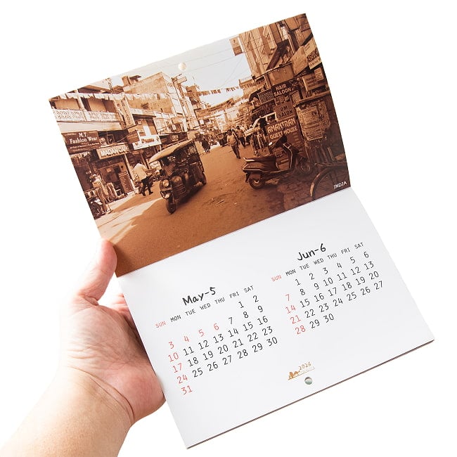 【2026年1月～12月】ティラキタ オリジナルカレンダー 壁掛け 4 - これくらいのサイズ感です。