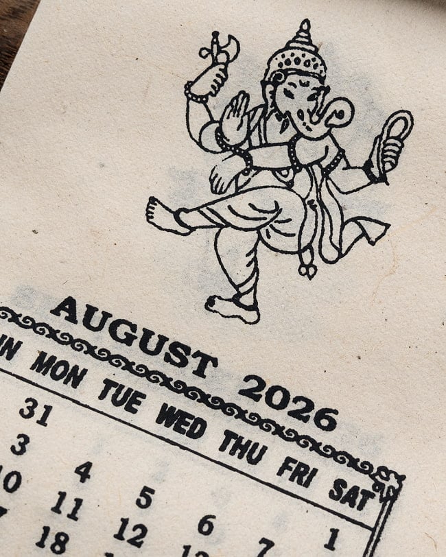 【2026年度版】手のひらサイズのネパールのカレンダー ガネーシャ 3 - ネパールならではのほっこりした意匠です。