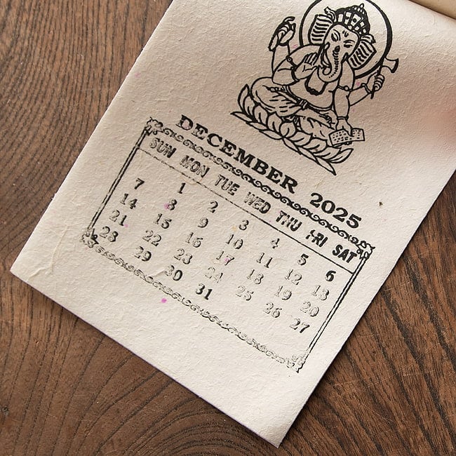 【2026年度版】手のひらサイズのネパールのカレンダー バンブー 6 - 手漉き紙にスタンプをしているのでカスレなどに関してはご容赦ください。