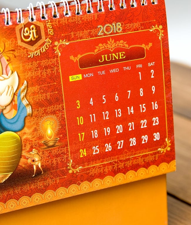 【2018年度版】インドの卓上カレンダー ガネーシャ（オレンジ）  5 - 日付の部分を拡大してみました、ところどころ日本とは異なっていて面白いです。