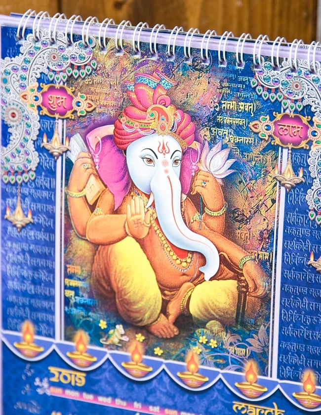 【2019年度版】インドの卓上カレンダー Shri Ganesha 5 - 絵柄を拡大してみました。　繊細に描かれたイラストが目をひきます。