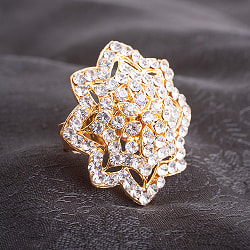 大ぶりビジューリング　ダイヤ - サブ5