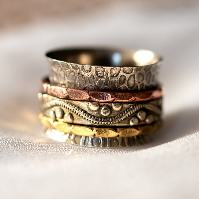 3種金属のリング 花 シルバーベースの写真1枚目です。全体ですインド 指輪,エスニック 指輪,リング,ゴールドリング,銅,