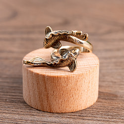 【安心のフリーサイズ】大ぶりな双金魚リング -八吉祥- - サブ5