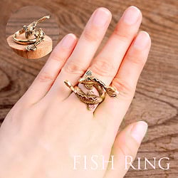 【安心のフリーサイズ】大ぶりな双金魚リング -八吉祥-の商品写真