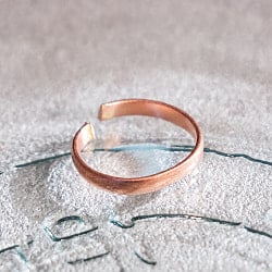 インドの純銅製リング 指輪　フリーサイズ 細く軽やか アーユルヴェーダやプージャで人気の銅 - サブ2