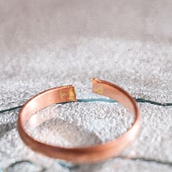 インドの純銅製リング 指輪　フリーサイズ 細く軽やか アーユルヴェーダやプージャで人気の銅 - サブ4