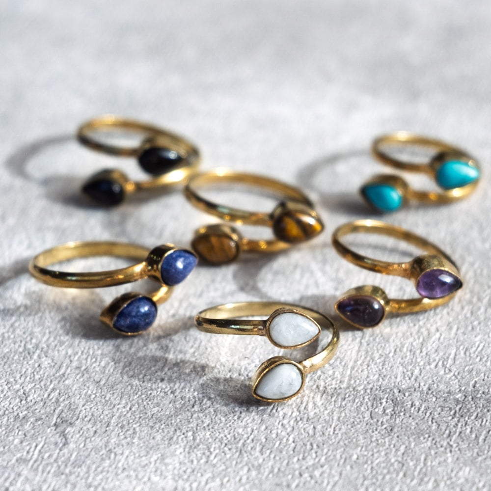 【嬉しいフリーサイズ】天然石のシンプルリング-雫4枚目の説明写真です