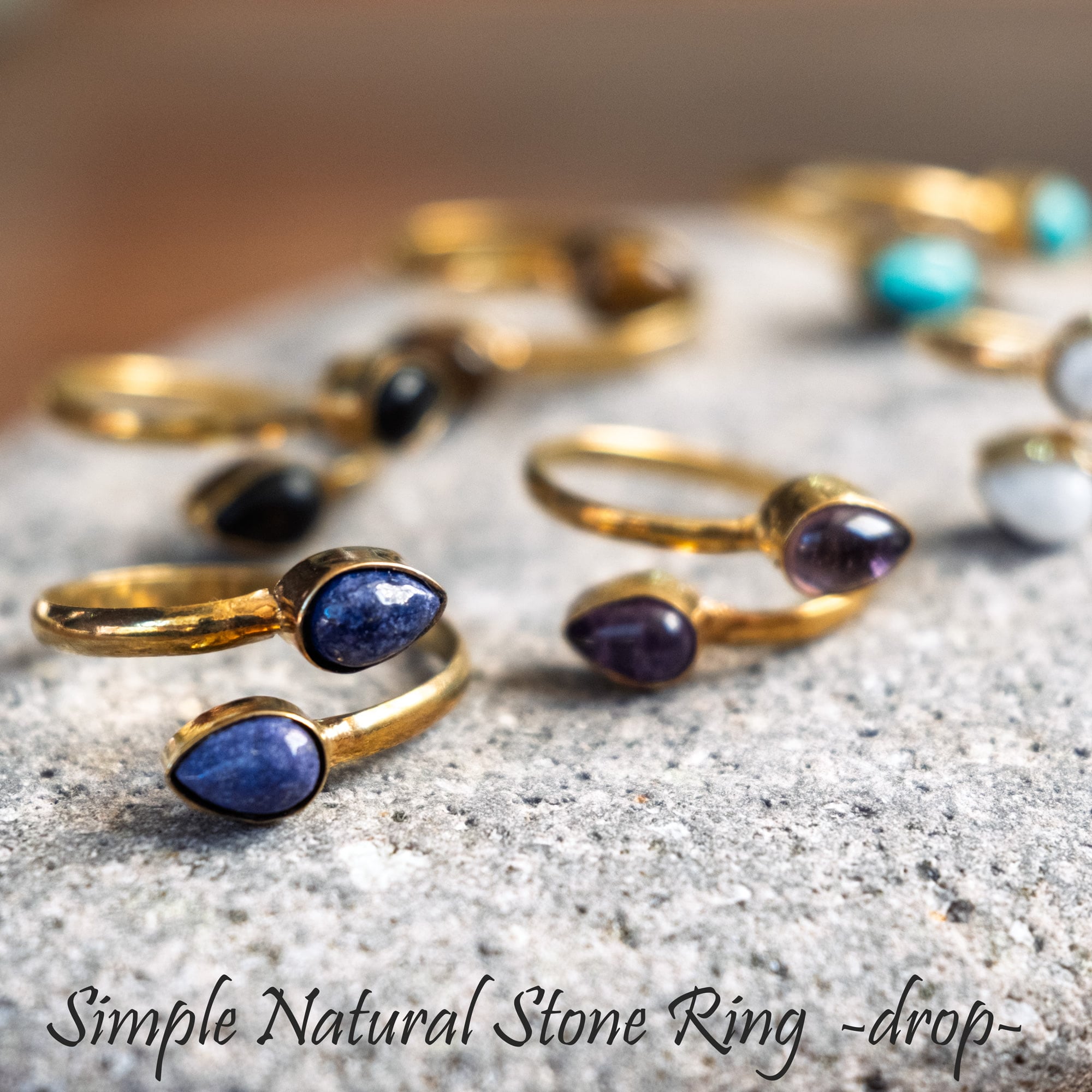 【嬉しいフリーサイズ】天然石のシンプルリング-雫1枚目の説明写真です