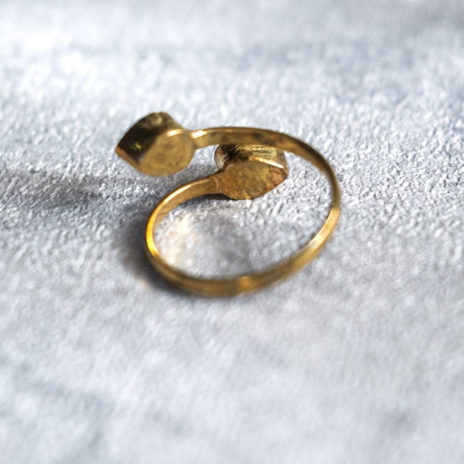 【嬉しいフリーサイズ】天然石のシンプルリング-雫 7 - 裏面です