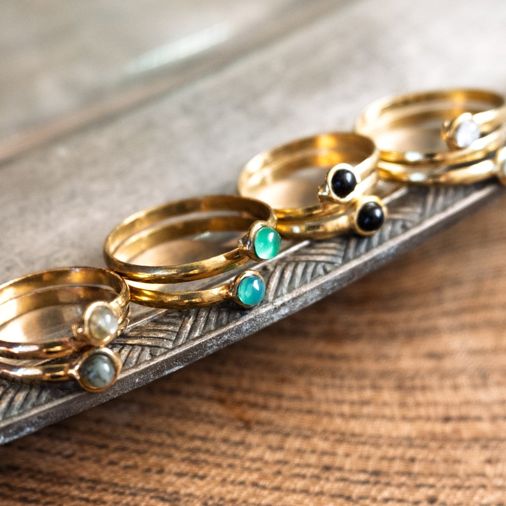 【嬉しいフリーサイズ】天然石のシンプルリング-ダブル3枚目の説明写真です