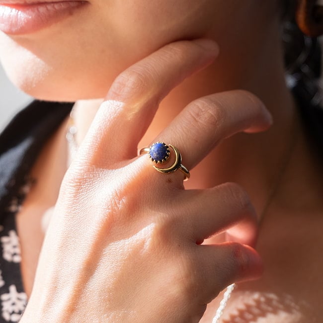 【嬉しいフリーサイズ】天然石のシンプルリング-ムーン＆サン 4 - 実際に着用してみました