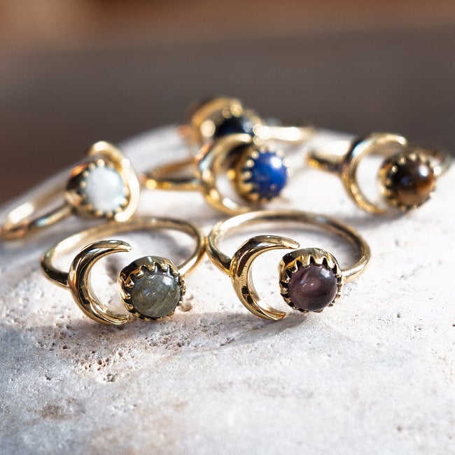 【嬉しいフリーサイズ】天然石のシンプルリング-ムーン＆サン 7 - 色違いで集めたくなる可愛らしさ