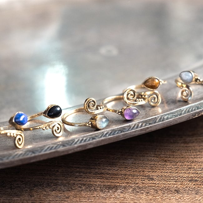 【嬉しいフリーサイズ】天然石のシンプルリング-クルクル 7 - 並んでみるとより可愛い