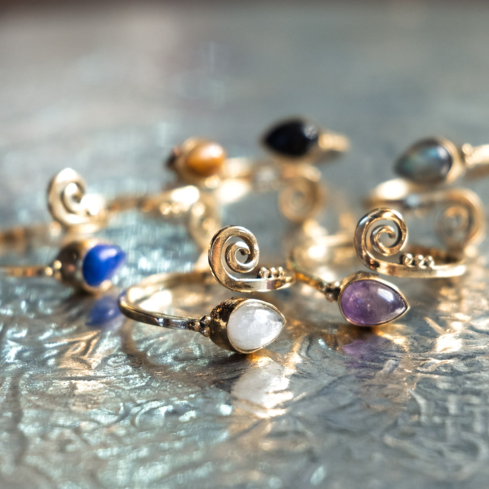 【嬉しいフリーサイズ】天然石のシンプルリング-クルクル4枚目の説明写真です