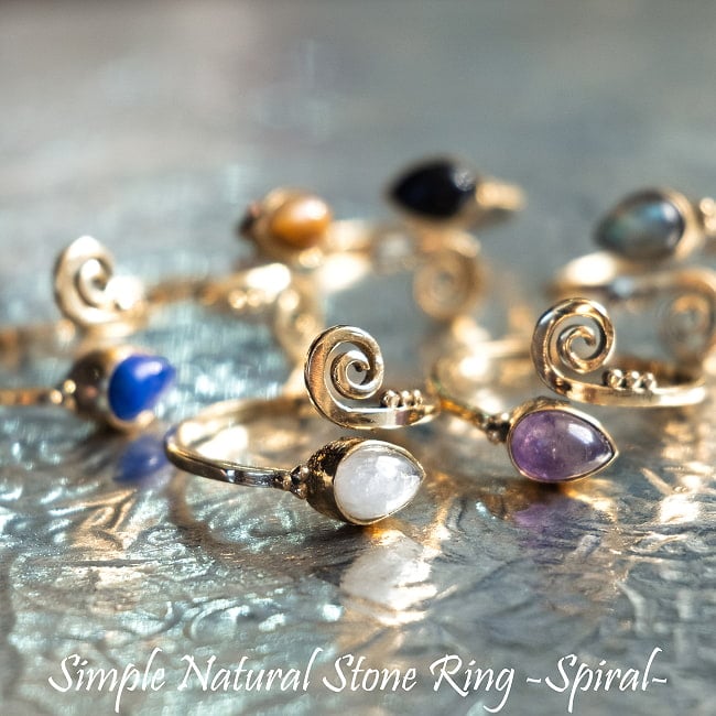 【嬉しいフリーサイズ】天然石のシンプルリング-クルクルの写真インド,アクセ,チャクラ,指輪,リング,天然石,ムーンストーン,アメジスト,ターコイズ,ラブラドイド,タイガーアイ,ラピスラズリ,ブラックオニキス,