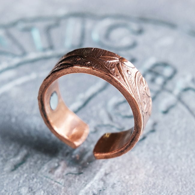 インドの純銅製リング 指輪 更紗デザイン　マグネット2個内蔵 フリーサイズ(17号以上)　アーユルヴェーダやプージャで人気の銅 8 - とても良い雰囲気のリングです