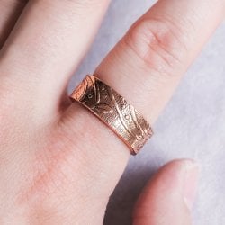 インドの純銅製リング 指輪 更紗デザイン　マグネット2個内蔵 フリーサイズ(17号以上)　アーユルヴェーダやプージャで人気の銅の画像