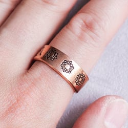 【自由に選べる3個セット】インドの純銅製リング 指輪 更紗デザイン アーユルヴェーダやプージャで人気の銅の写真