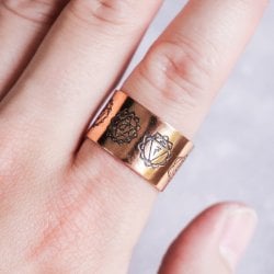 インドの純銅製リング 指輪 セブンチャクラのワイドリング フリーサイズ(17号以上)　アーユルヴェーダやプージャで人気の銅の画像