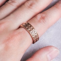 インドの純銅製リング 指輪 ダイヤパターン　マグネット2個内蔵 フリーサイズ(17号以上)　アーユルヴェーダやプージャで人気の銅の画像